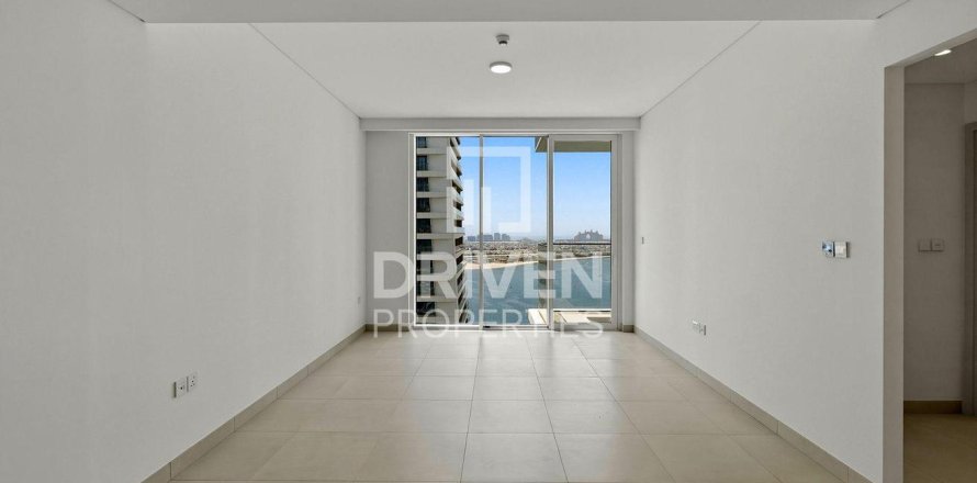 Квартира с 2 спальнями в EMAAR Beachfront, ОАЭ №192779