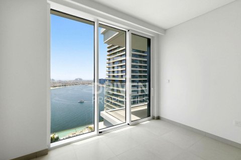 Квартира с 2 спальнями в EMAAR Beachfront, ОАЭ №192779 3