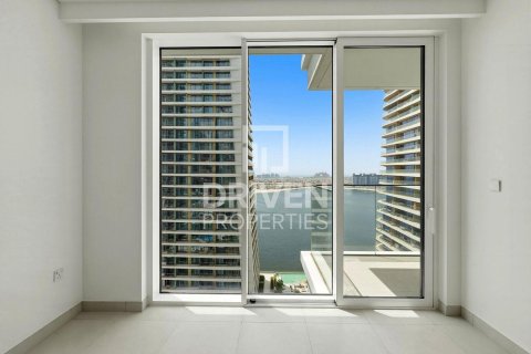 Квартира с 2 спальнями в EMAAR Beachfront, ОАЭ №192779 8