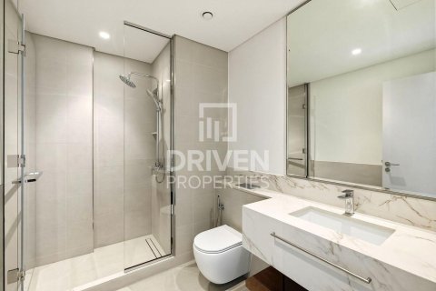 Квартира с 2 спальнями в EMAAR Beachfront, ОАЭ №192779 14