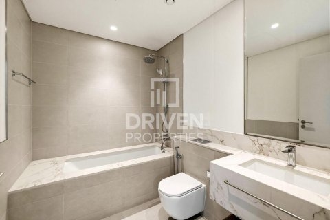 Квартира с 2 спальнями в EMAAR Beachfront, ОАЭ №192779 15