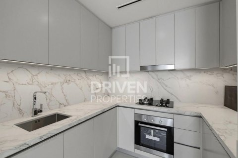 Квартира с 2 спальнями в EMAAR Beachfront, ОАЭ №192779 7