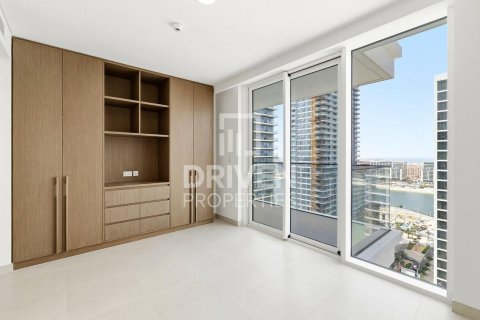 Квартира с 2 спальнями в EMAAR Beachfront, ОАЭ №192779 10