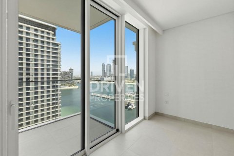 Квартира с 2 спальнями в EMAAR Beachfront, ОАЭ №192779 13