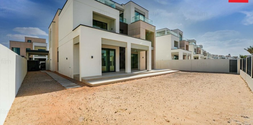 Вилла с 5 спальнями в Дубай, ОАЭ №140396