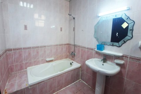 6 bedrooms Villa in Abu Dhabi, UAE No. 32692 20