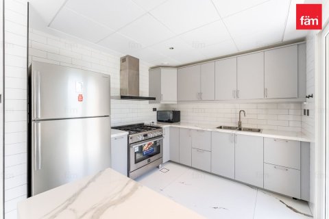 3 bedrooms Villa in Dubai, UAE No. 160998 6