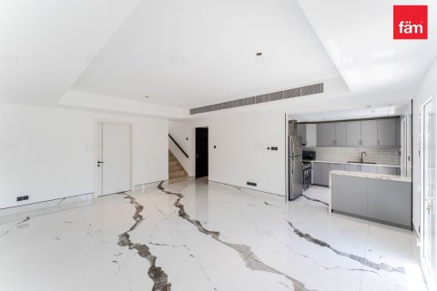 3 bedrooms Villa in Dubai, UAE No. 160998 4