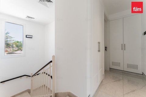 3 bedrooms Villa in Dubai, UAE No. 160998 12