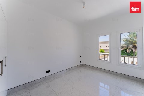3 bedrooms Villa in Dubai, UAE No. 160998 14