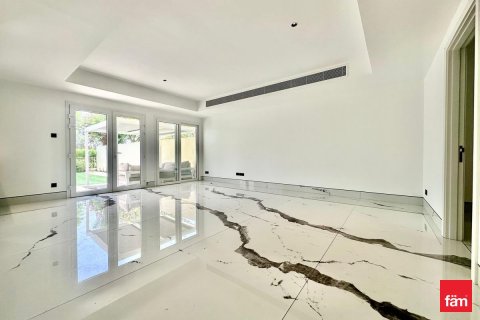 3 bedrooms Villa in Dubai, UAE No. 160998