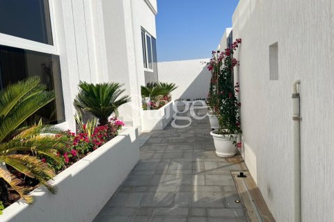 Villa de 4 dormitorios No. 131101 28