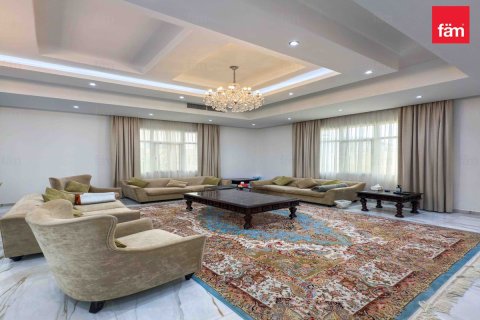 Villa de 3 dormitorios en Dubai, UAE No. 100057 2