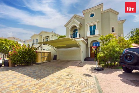5 bedrooms Villa in Dubai, UAE No. 168740