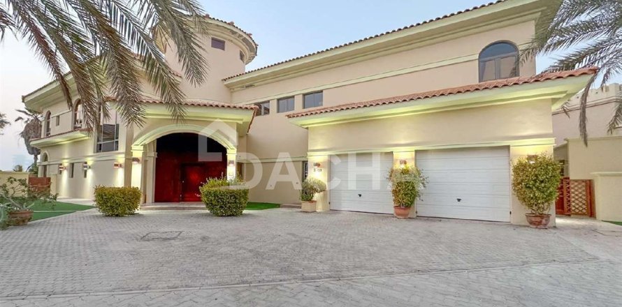 6 bedrooms Villa in Palm Jumeirah, UAE No. 25517