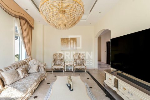 Villa de 4 chambres à Hacienda, UAE No. 193197