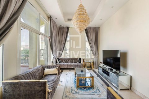 Villa de 4 dormitorios en Hacienda, UAE No. 193197 6
