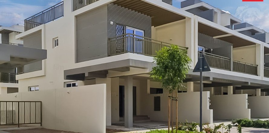 3 bedrooms Townhouse in Dubai, UAE No. 137282