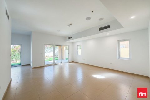Villa de 4 dormitorios en Dubai, UAE No. 163747