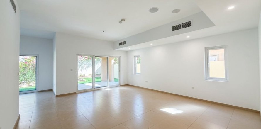 Villa de 4 dormitorios en Dubai, UAE No. 163747