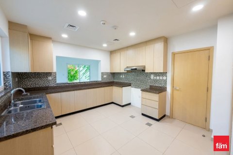 Villa de 4 dormitorios en Dubai, UAE No. 163747 8