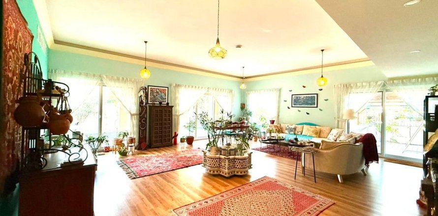 Villa de 5 dormitorios en Dubai, UAE No. 168576