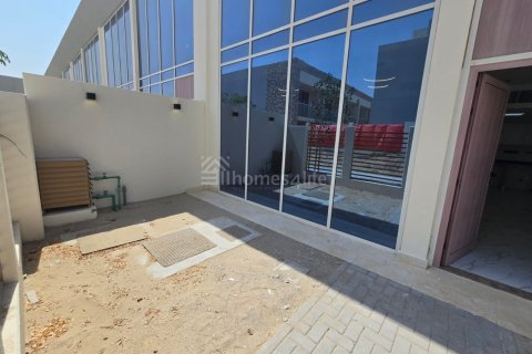 Таунхаус с 3 спальнями в Dubai Land, ОАЭ №187656 12