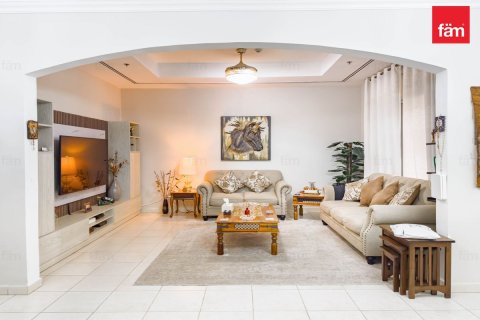 Квартира с 3 спальнями  №120391 2