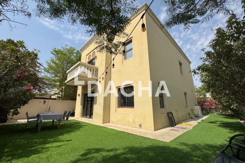 Вилла с 4 спальнями в Casa, ОАЭ №155344