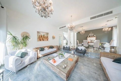 3 bedrooms Villa in Dubai, UAE No. 183411 3