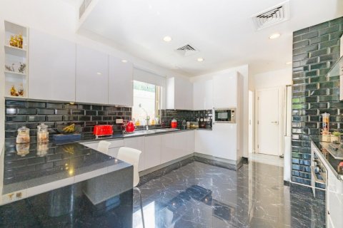 3 bedrooms Villa in Dubai, UAE No. 183411 7