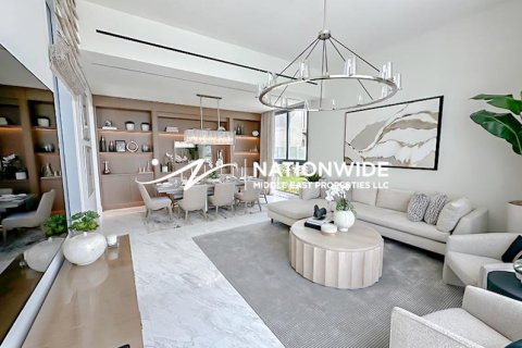 7 bedrooms Villa in Abu Dhabi, UAE No. 80496 2