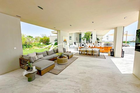 7 bedrooms Villa in Abu Dhabi, UAE No. 80496 13