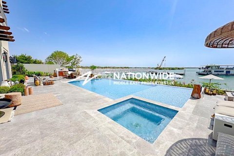 7 bedrooms Villa in Abu Dhabi, UAE No. 80496 1