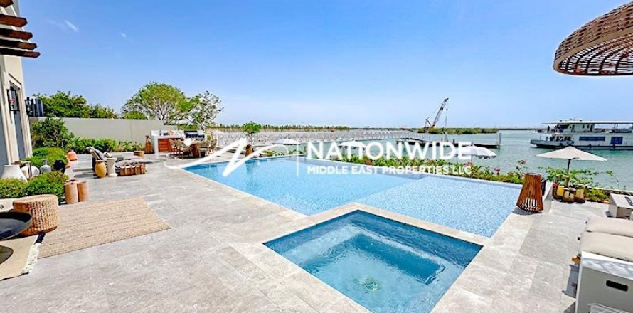 7 bedrooms Villa in Abu Dhabi, UAE No. 80496