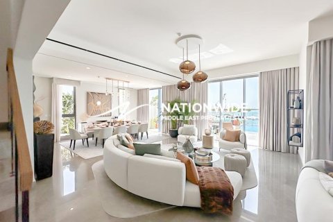 7 bedrooms Villa in Abu Dhabi, UAE No. 80496 3