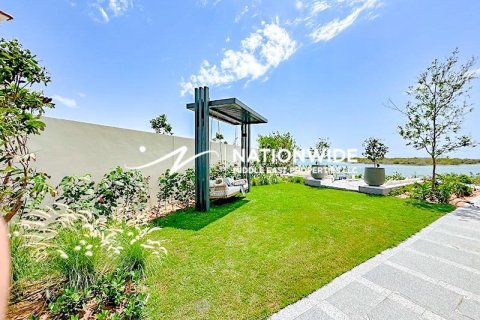 7 bedrooms Villa in Abu Dhabi, UAE No. 80496 15