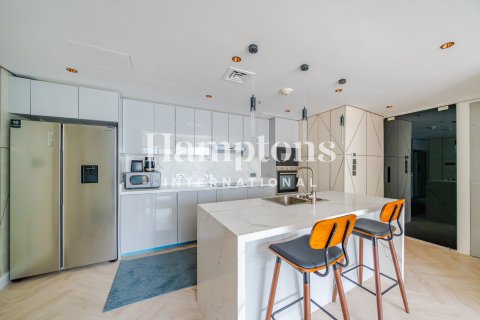 Квартира с 1 спальней в The Address Dubai Marina, ОАЭ №156174 10