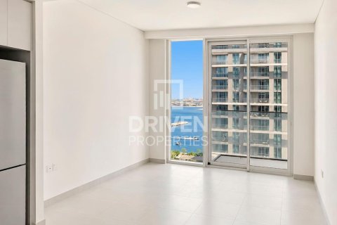 Квартира с 1 спальней в EMAAR Beachfront, ОАЭ №192529 3