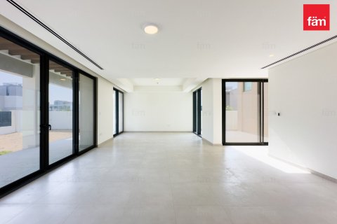 4 bedrooms Villa in Dubai, UAE No. 143736 3
