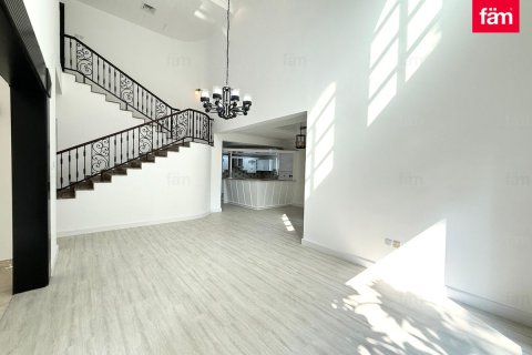 Villa de 4 dormitorios No. 119747 3