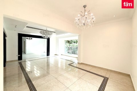 Villa de 4 dormitorios No. 119747 5