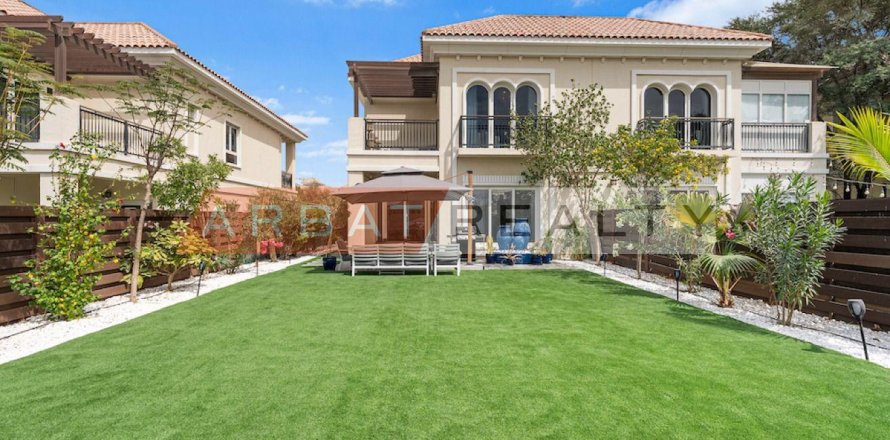 4 bedrooms Villa in Dubai Land, UAE No. 201174