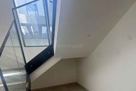 Villa de 3 dormitorios en Dubai Land, UAE No. 187234 9