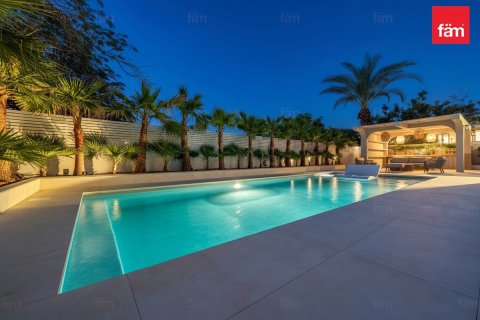 Вилла с 5 спальнями в Дубай, ОАЭ №137425