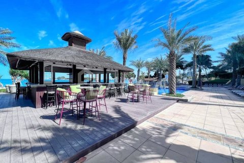 Квартира с 2 спальнями в Shoreline Apartments, ОАЭ №161282 11