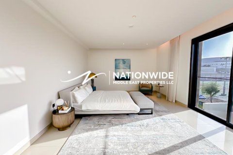 4 bedrooms Villa in Abu Dhabi, UAE No. 141705 11