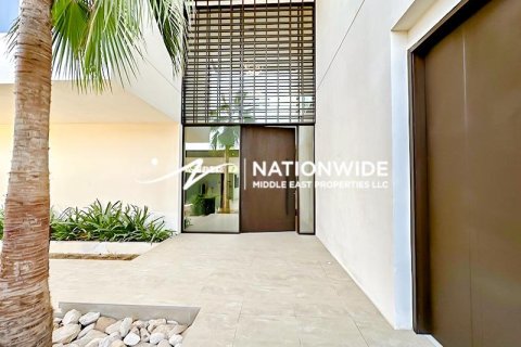 4 bedrooms Villa in Abu Dhabi, UAE No. 141705 16