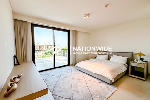 4 bedrooms Villa in Abu Dhabi, UAE No. 141705 14