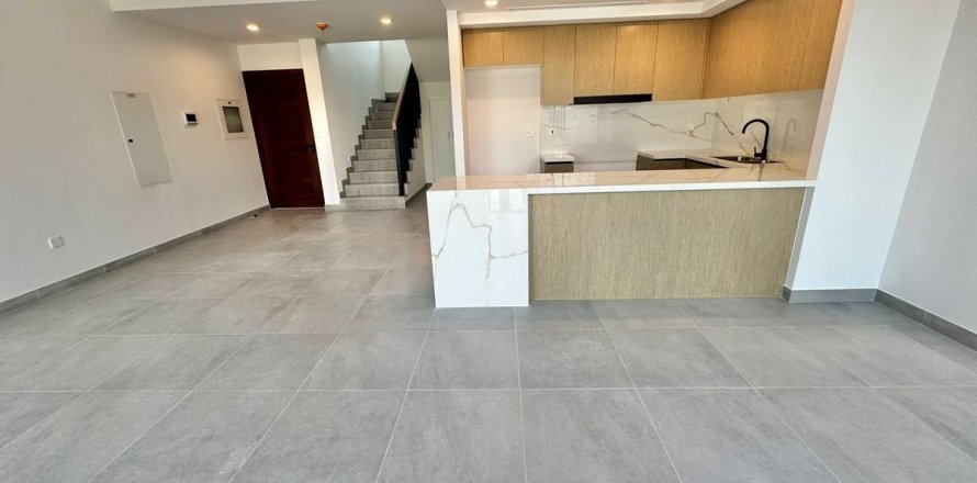 3 bedrooms Villa in Dubai, UAE No. 161300
